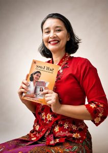 Bahasa Tinggi, Honor Mahal, dan Bangsa yang Mudah Tertipu