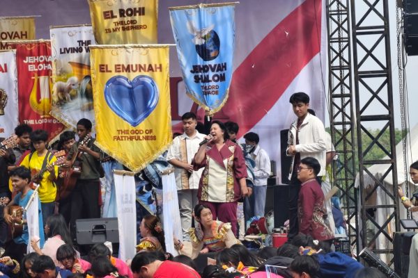 Konser Doa untuk Bangsa di TMII: Bunda Iin Sampaikan Firman, Serukan Indonesia Bangkit dan Menjadi Terang